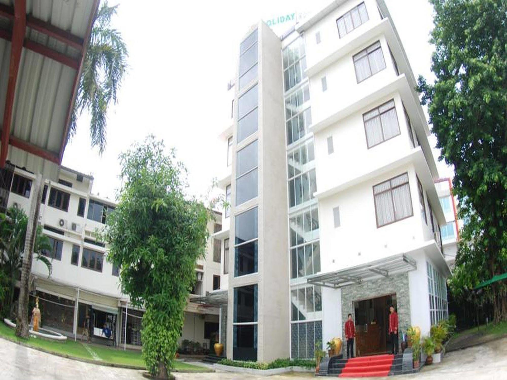 Holiday Hotel Rangum Exterior foto