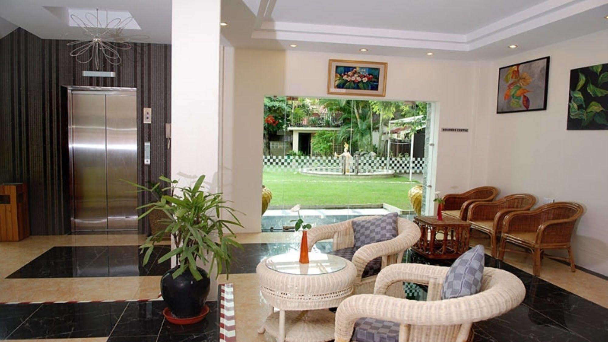 Holiday Hotel Rangum Exterior foto